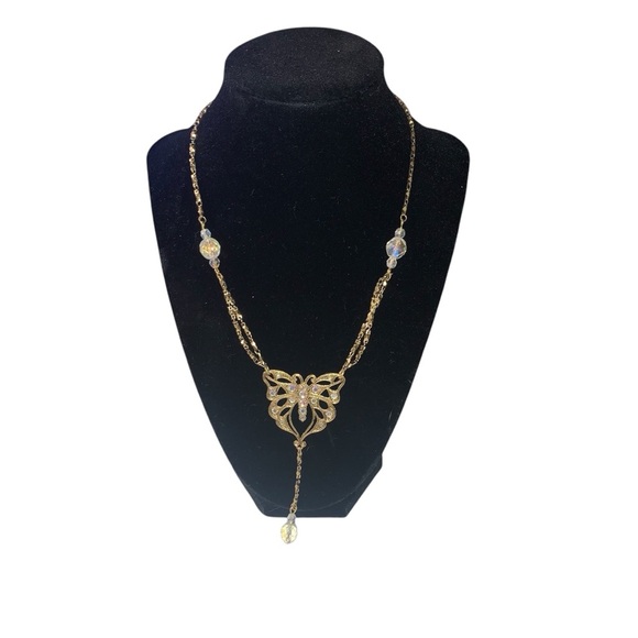 Avon  Goldtone “Butterfly Fantasy” Pendant Necklace. NIB very - Picture 1 of 6